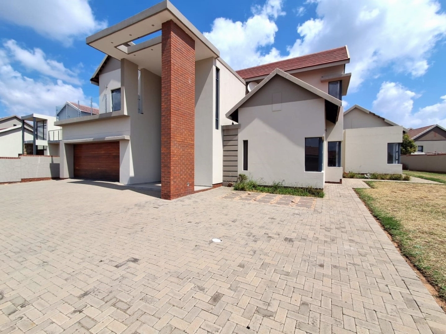 5 Bedroom Property for Sale in Wild Olive Estate Free State
